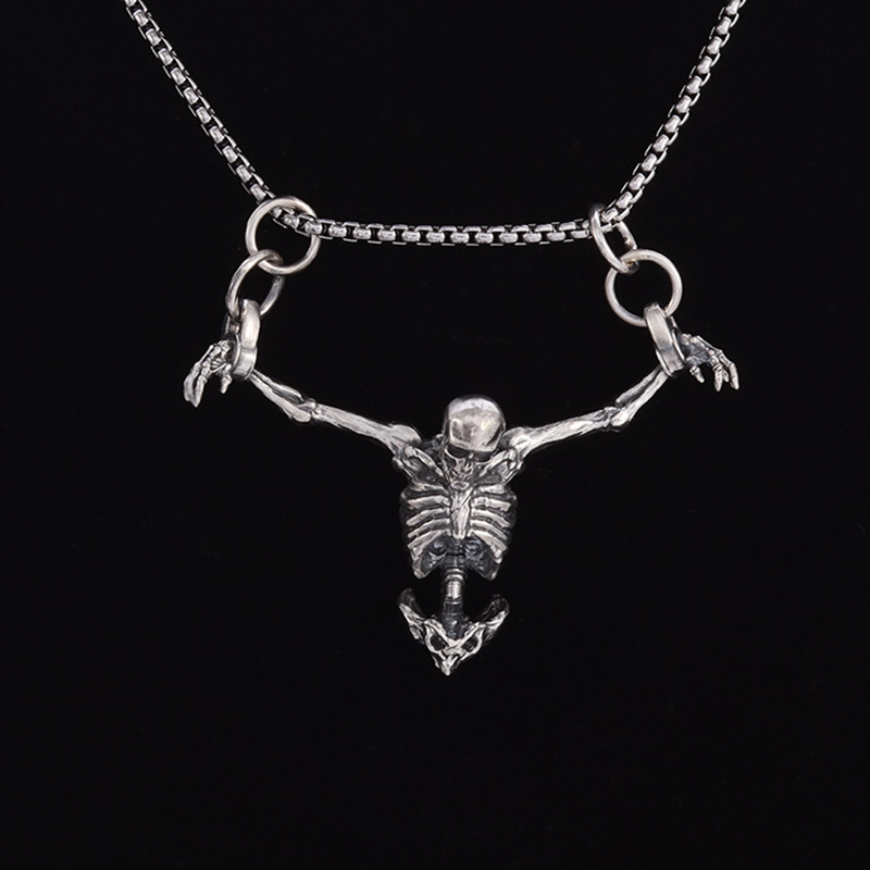 Collier pendentif tête de mort - Quirky Vintage Fashion avis et prix